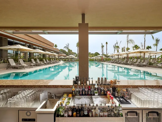 Sip & Dip Bar 4