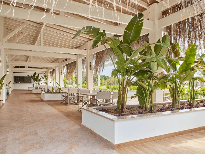 https://cdn.woxxtech.com/lussosorgun_com/lumino-pool-bar-lussohotel-02-1774248503053.jpg