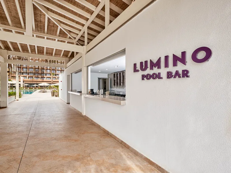 https://cdn.woxxtech.com/lussosorgun_com/lumino-pool-bar-lussohotel-05-1774248505590.jpg