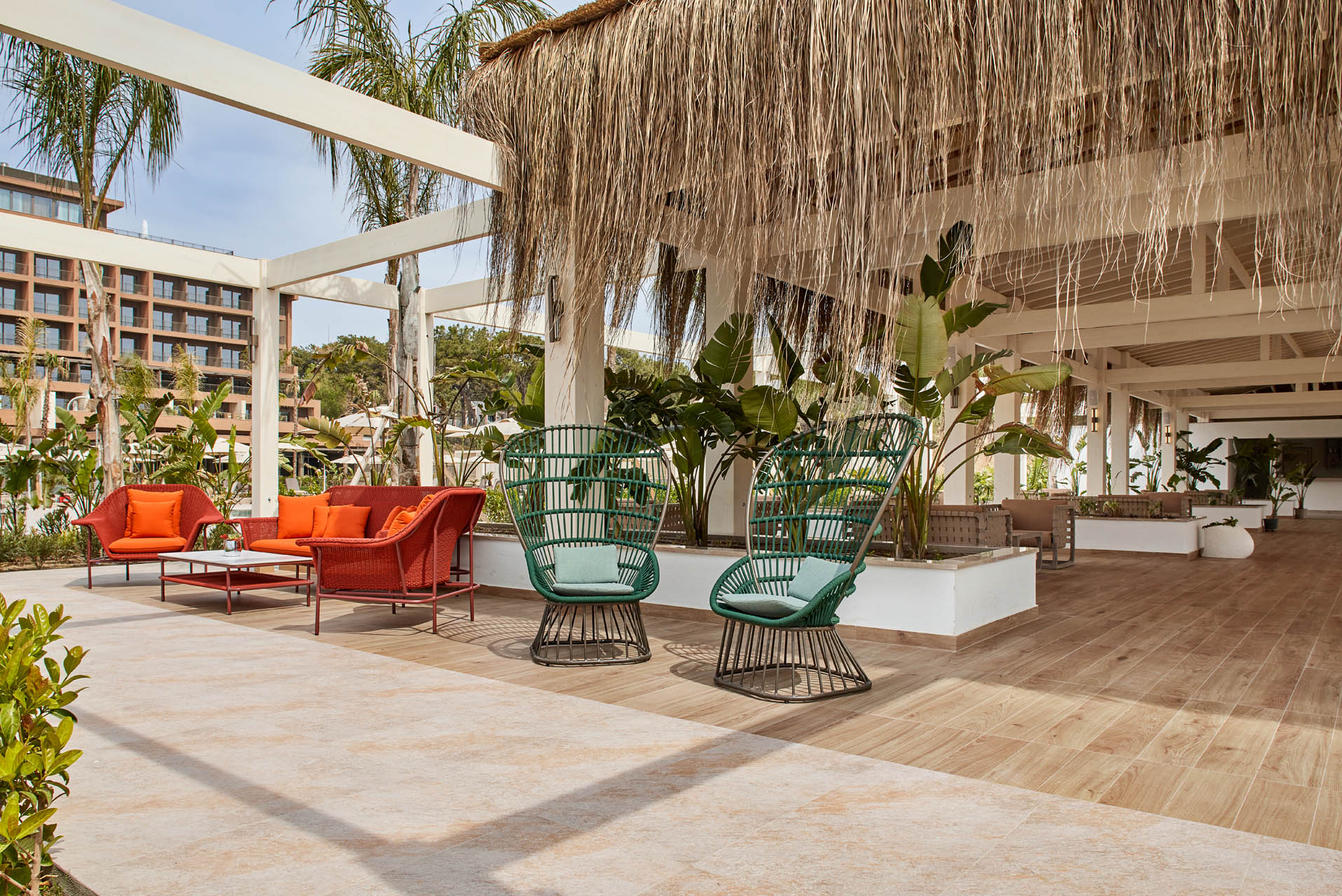LUMINO POOL BAR